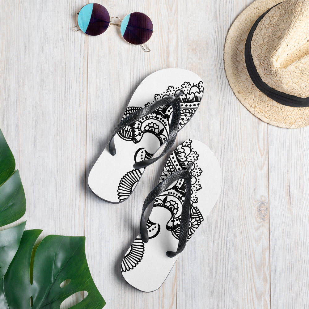 Fleur de lis print Flip-Flops